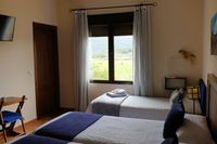 Dormitorio de Mirador de la Fuente con tres camas individuales Dormitorio de Mirador de la Fuente con tres camas individuales