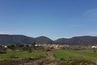 Vista panorámica de Navas de Estena y las montañas de Cabañeros