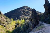 Río Estena y Las Torres, formaciones rocosas en la ruta del Boquerón