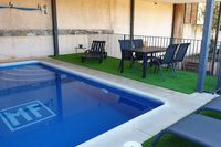 Piscina y zona de comedor exterior Piscina y zona de comedor exterior